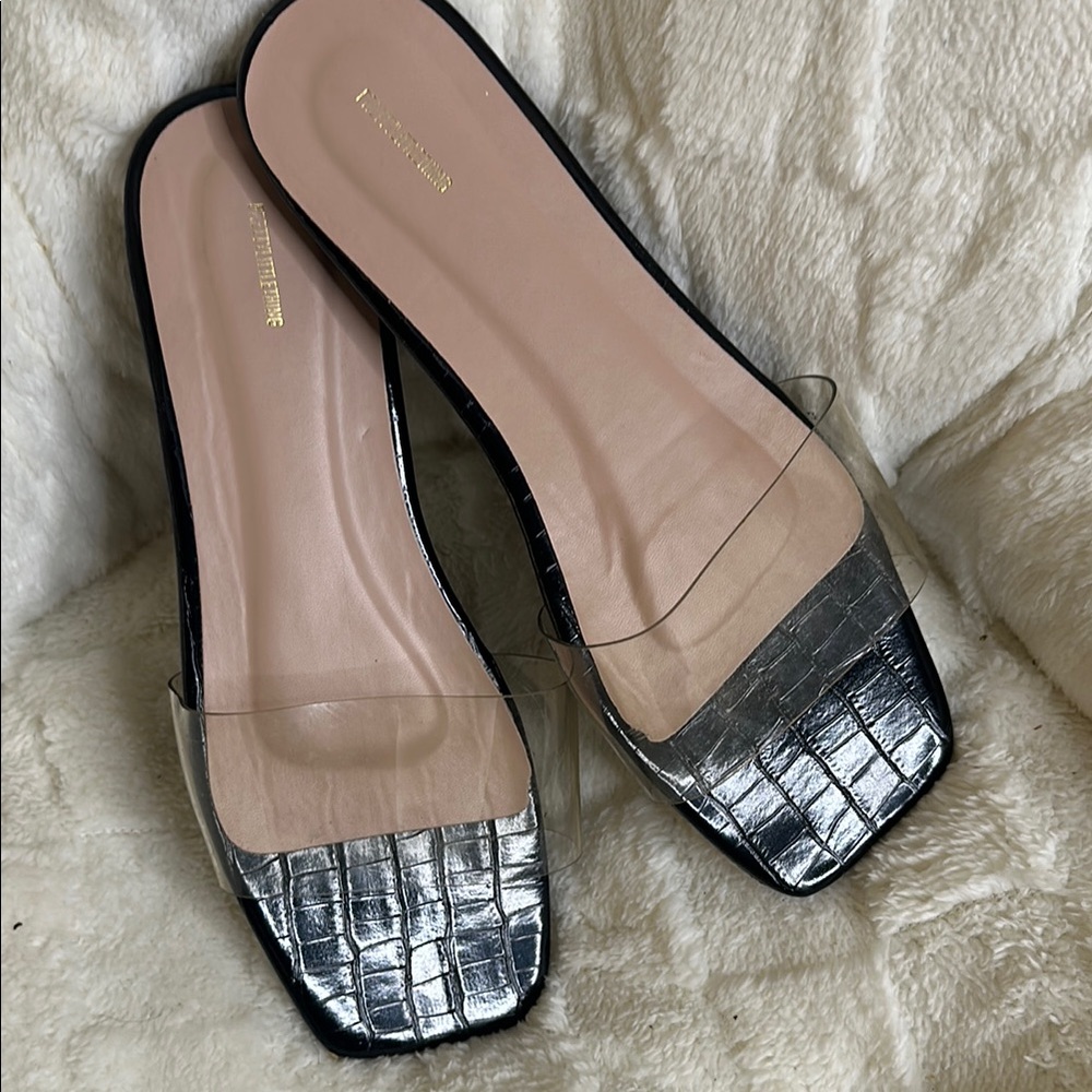 PrettyLittleThing Black and Tan Minimalist Sandals